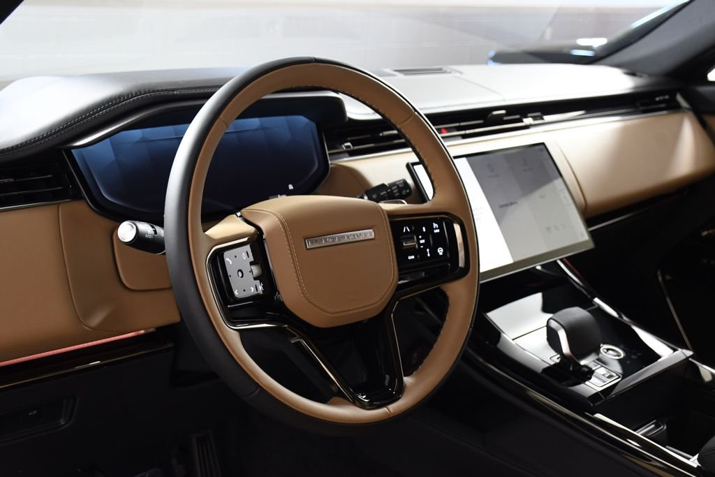 New 2026 Santorini Blk Land Rover Dynamic SE image 13