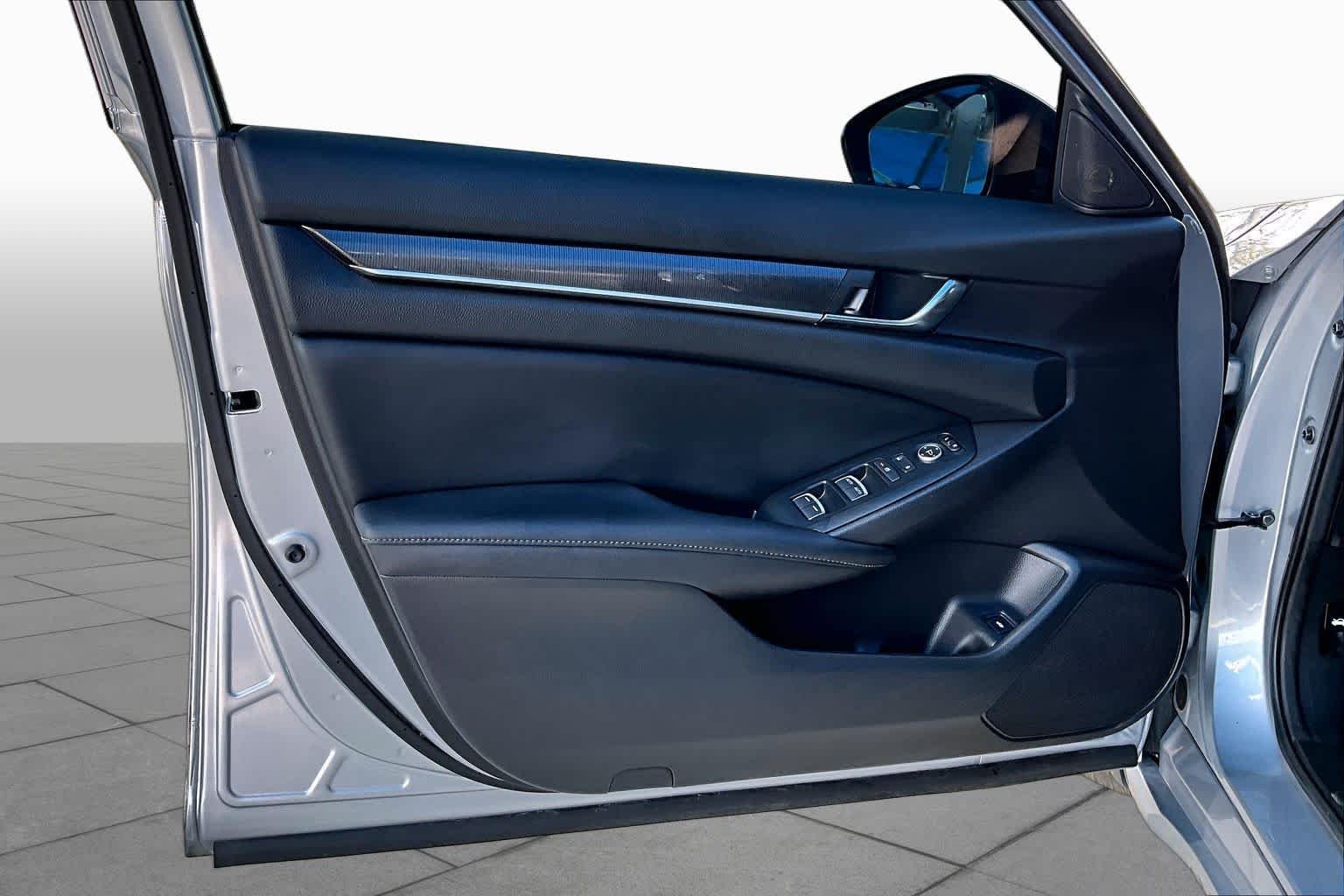 Used 2021 Lunar Silver Metallic Honda Sport image 20