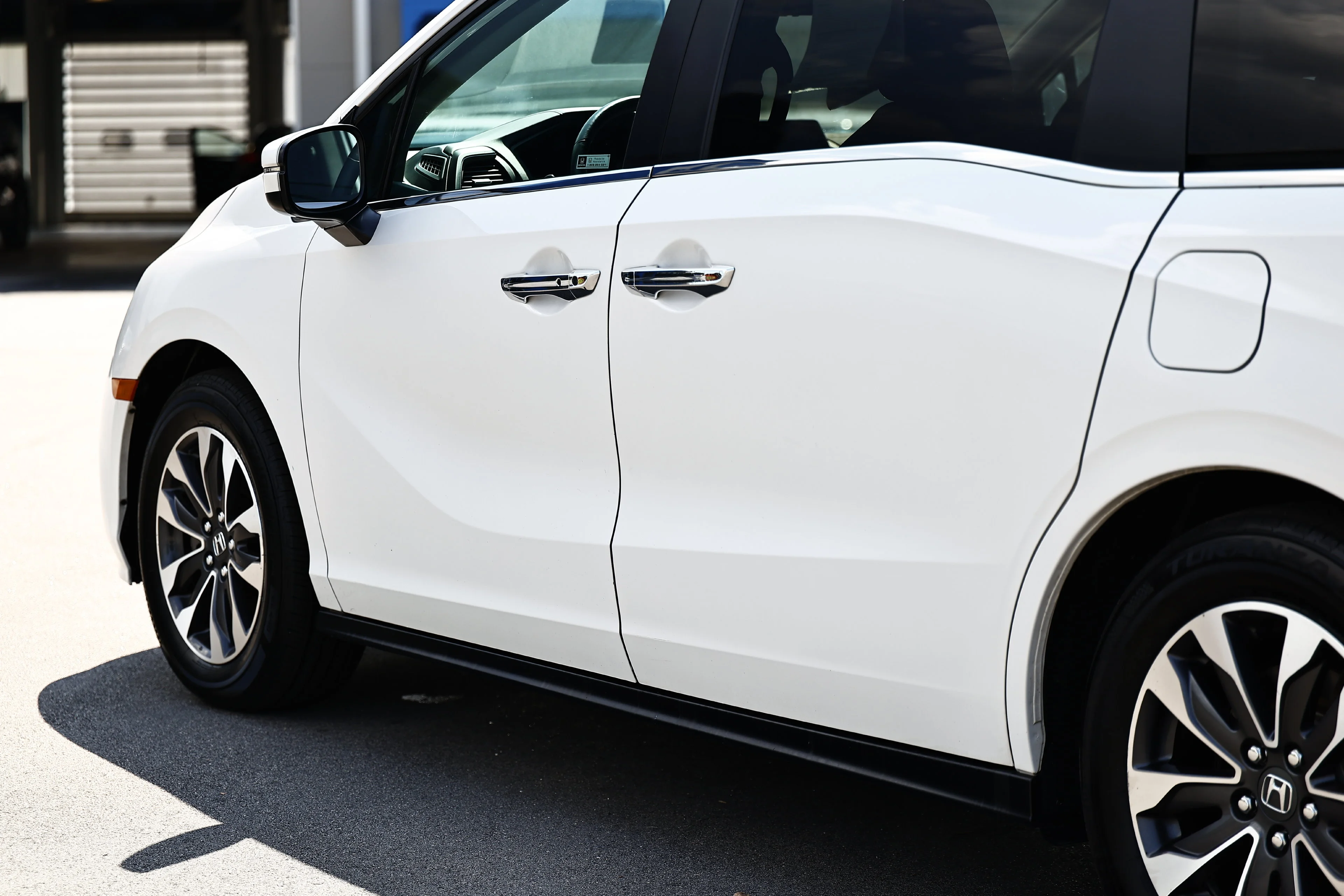 Used 2024 Platinum White Pearl Honda EX-L image 5