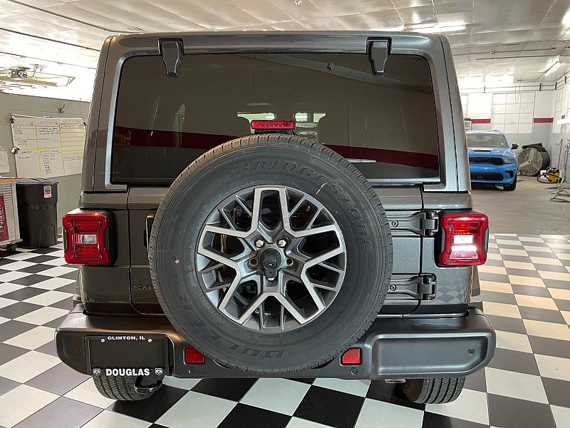Used 2025 GRAY Jeep Sahara 4 Door 4x4 image 5