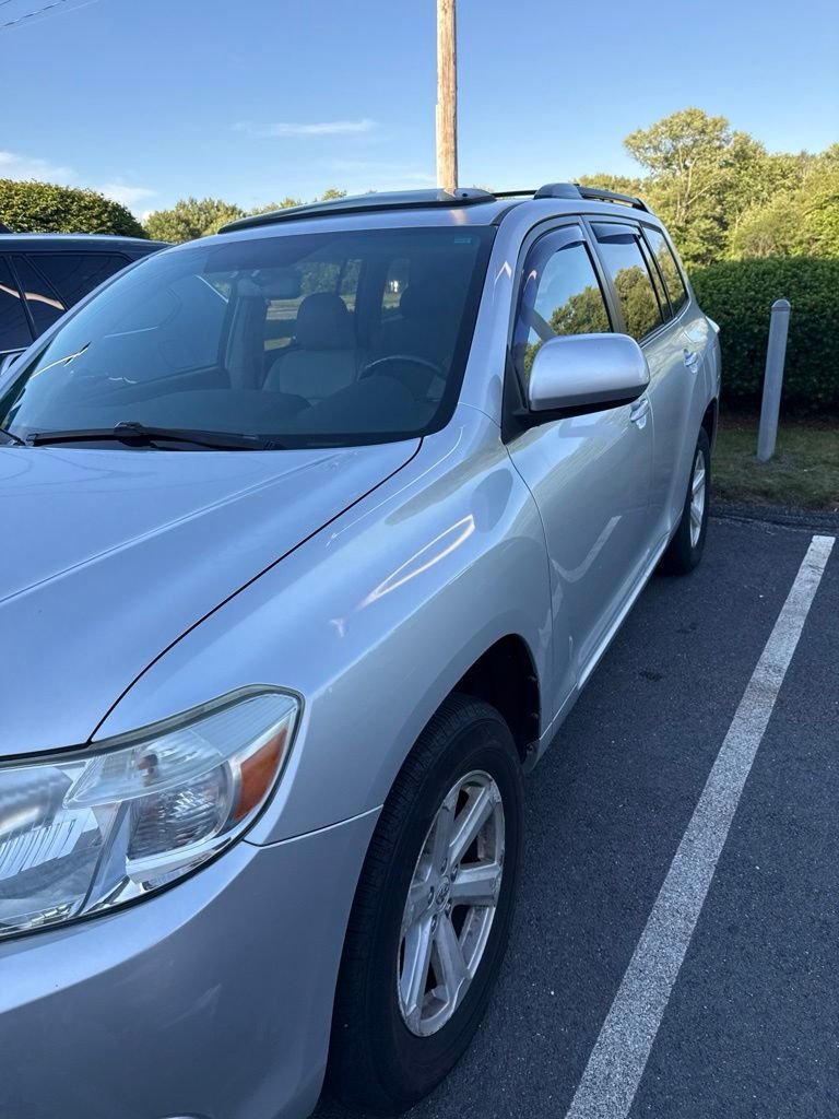 Used 2010 Silver Toyota SE image 8