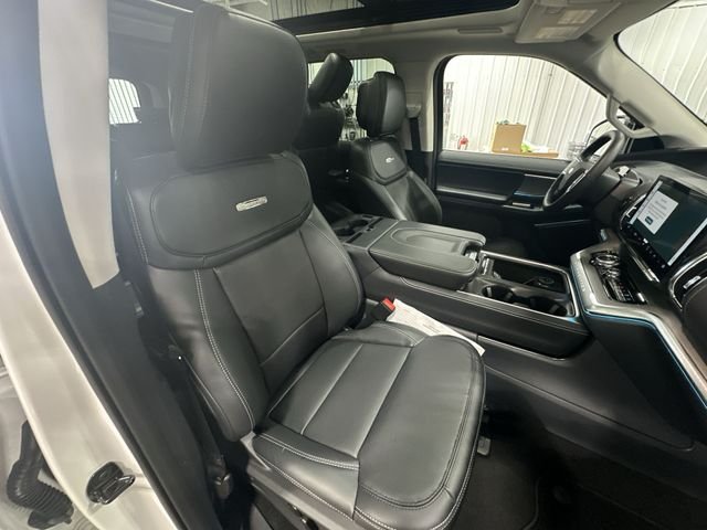 New 2027 Star White Metallic Tri-Coat Ford Platinum image 32