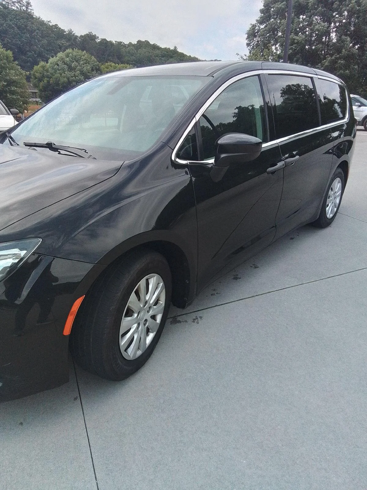 2021 Chrysler Voyager L's photo