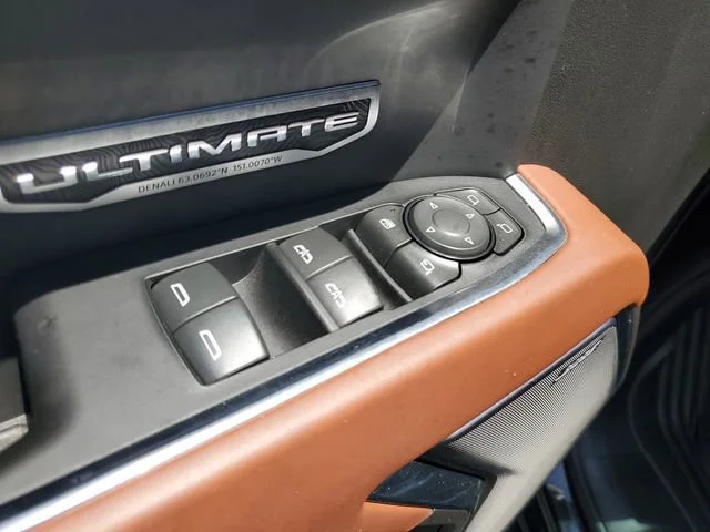 Used 2025 Onyx Black GMC Denali Ultimate image 9