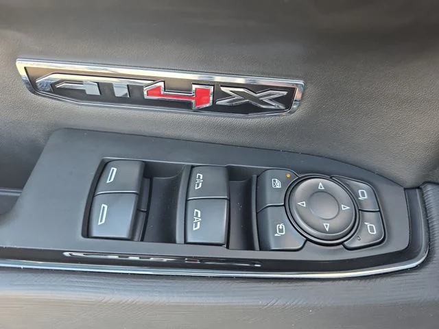Used 2025 White GMC AT4X image 29