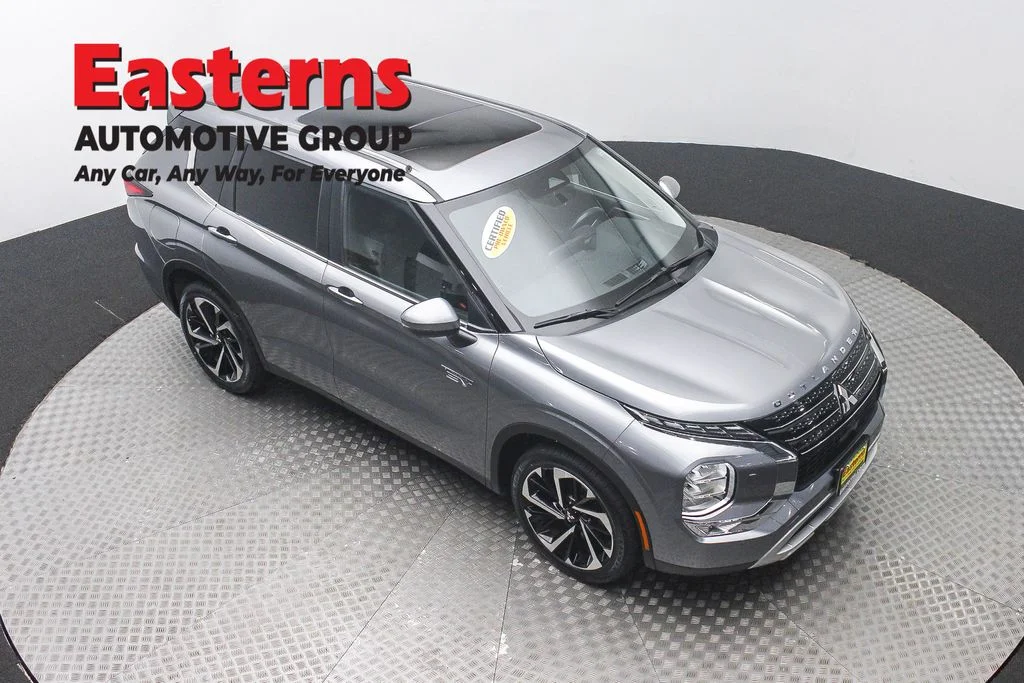 Used 2023 Silver Mitsubishi SE image 67