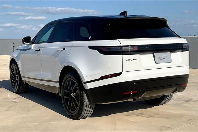 Certified Used 2026 White Land Rover Dynamic SE image 3