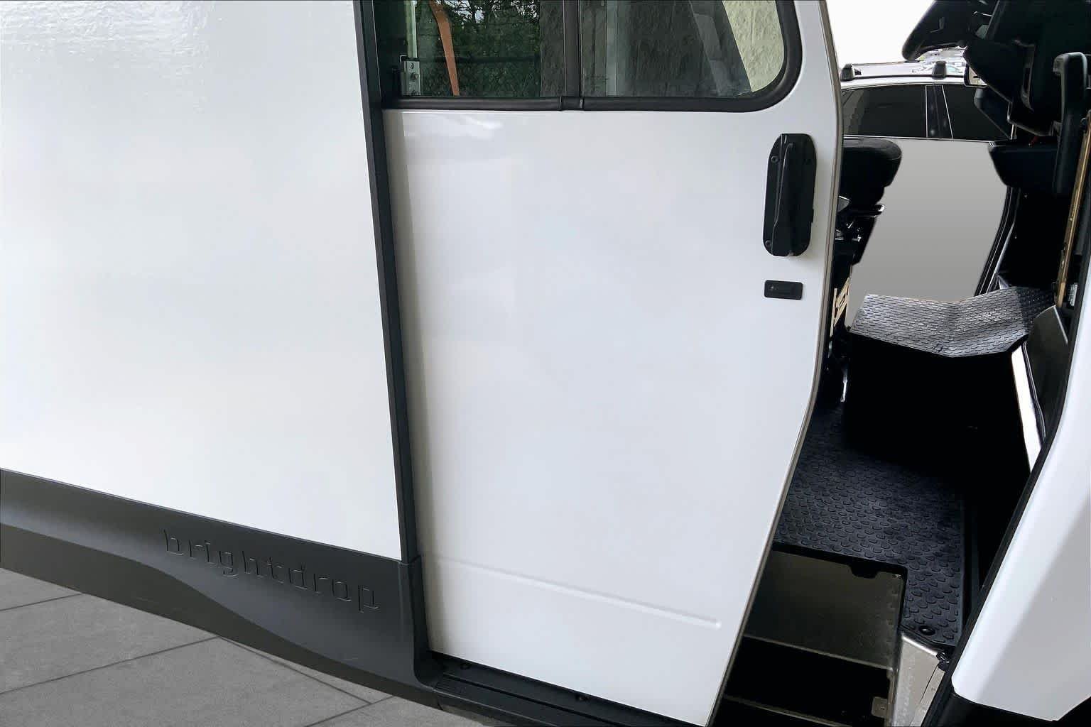 Used 2025 Oyster White Chevrolet  image 18