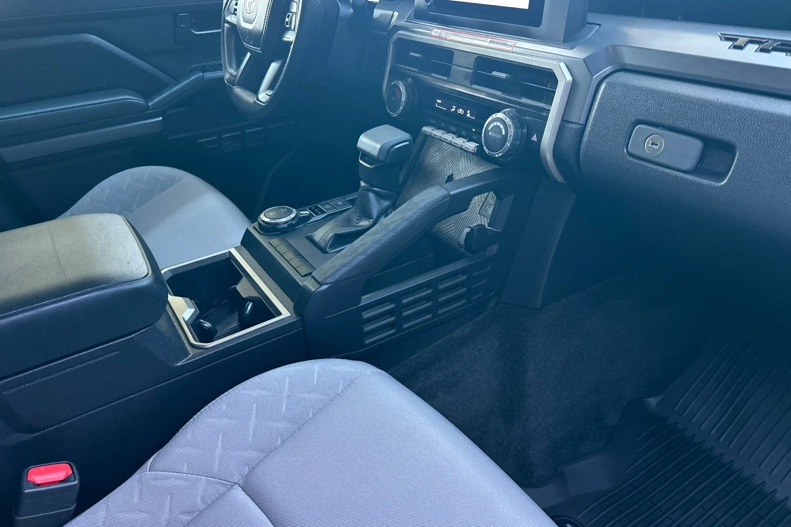2025 Toyota Tacoma SR5 - Photo 21