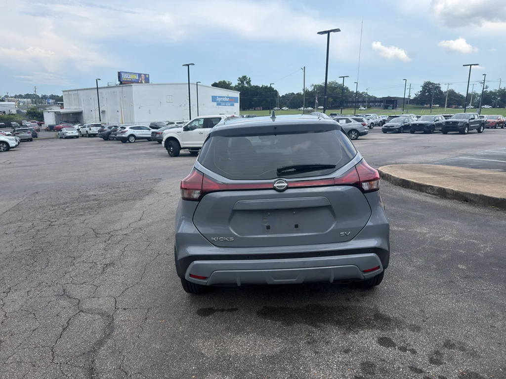 Used 2024 Boulder Gray Pearl Nissan SV image 5