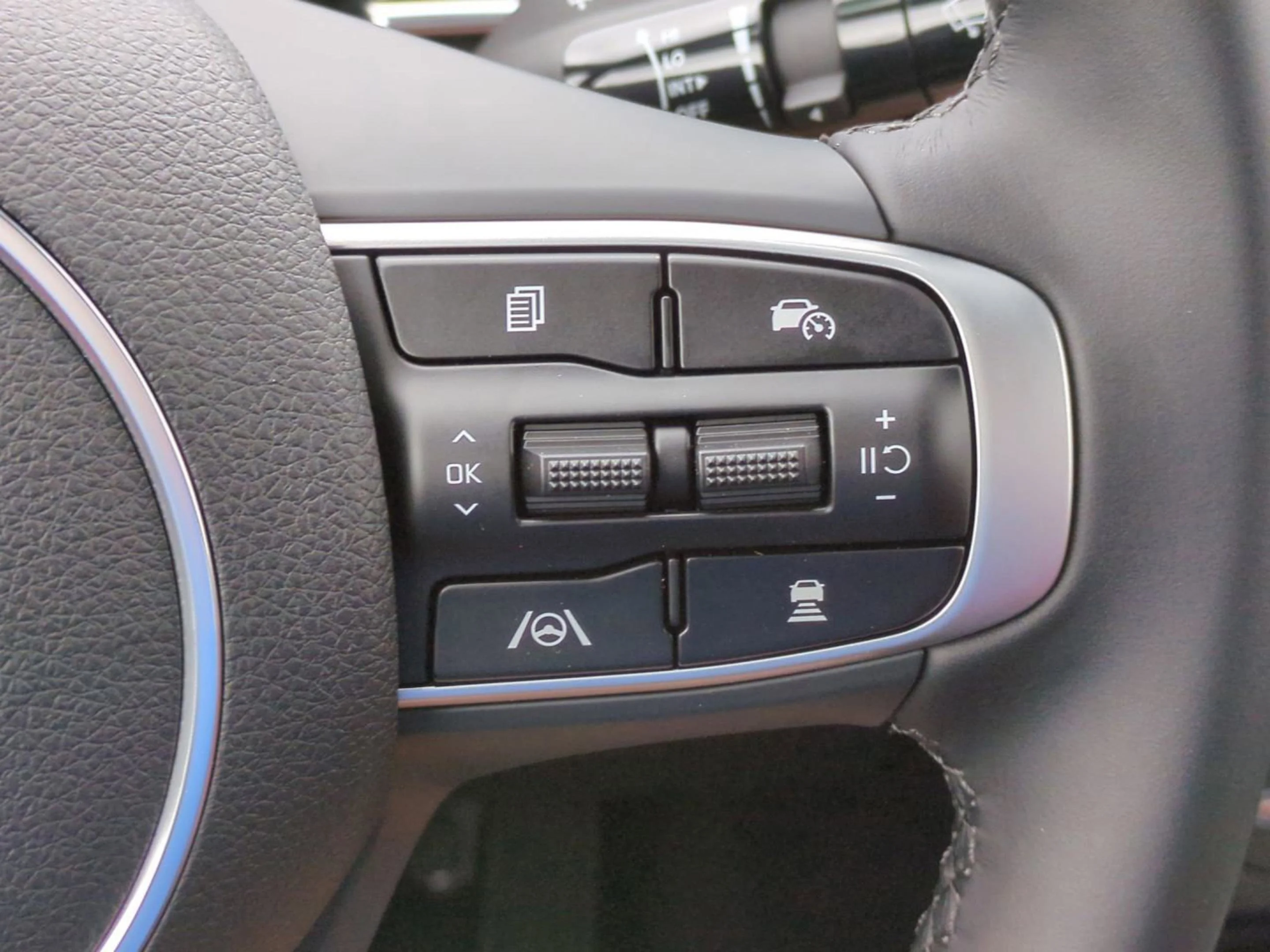New 2026 Snow White Pearl Kia GT-Line image 30