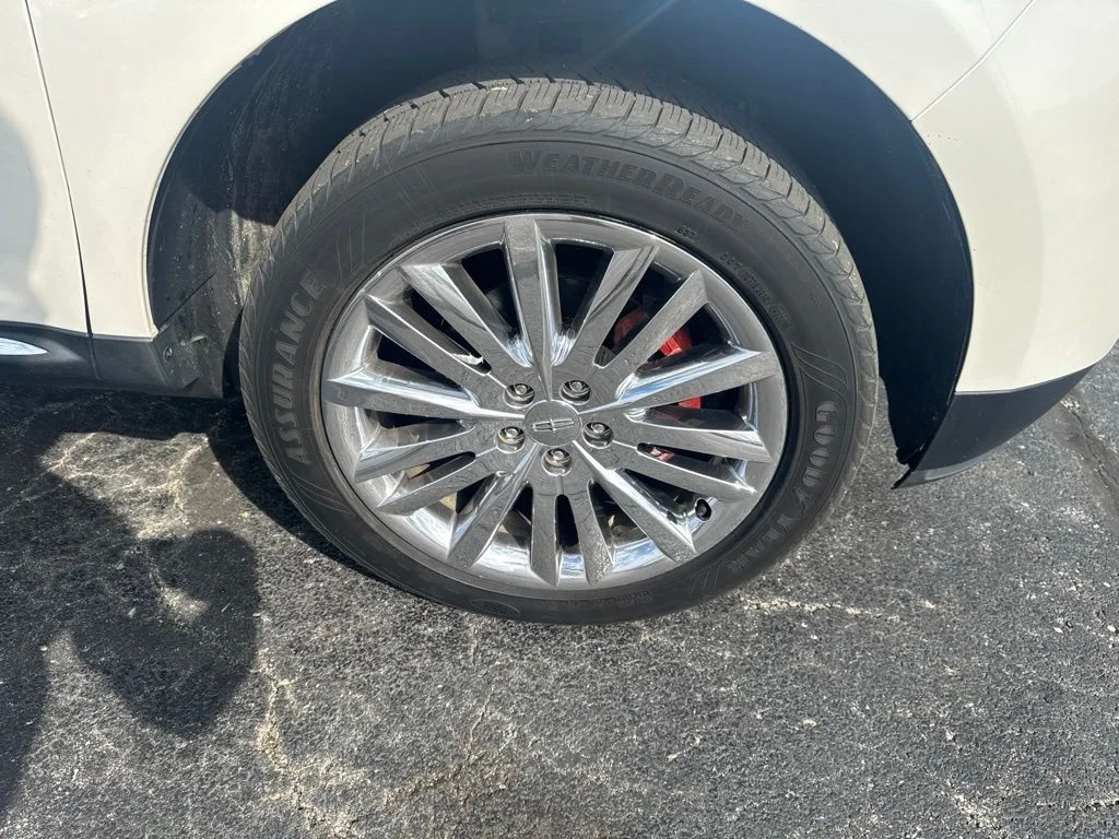 Used 2015 White Lincoln Base image 48