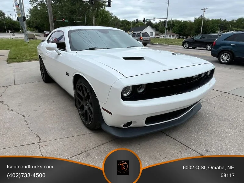Used 2016 White Dodge R/T Scat Pack Coupe 2D image 3