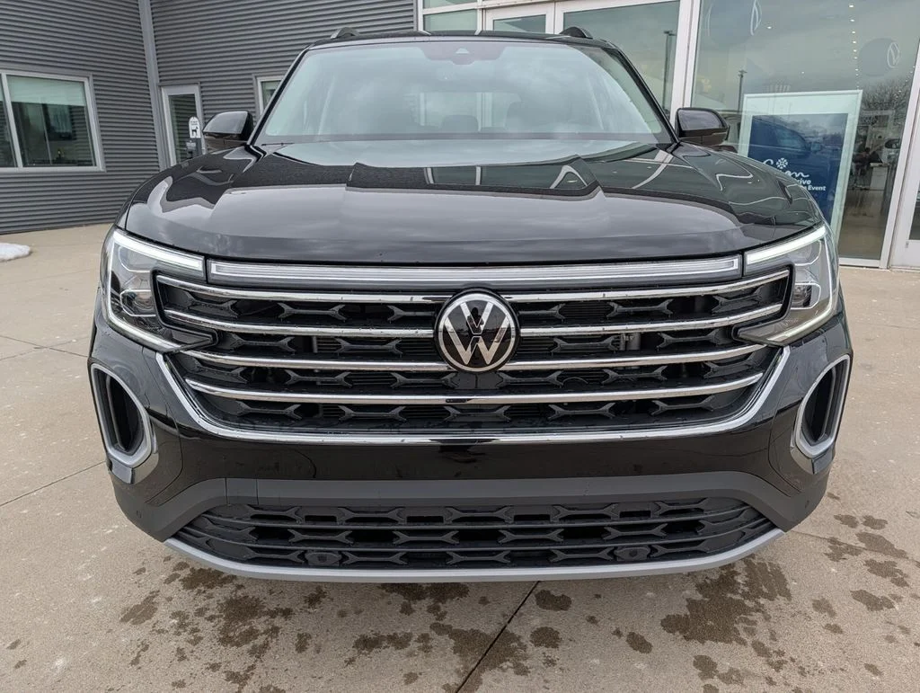New 2026 Black Volkswagen 2.0T SE w/Technology image 8