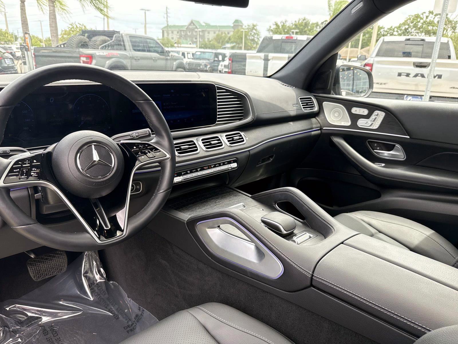 Certified Used 2025 Obsidian Black Metallic Mercedes-Benz 450 image 17