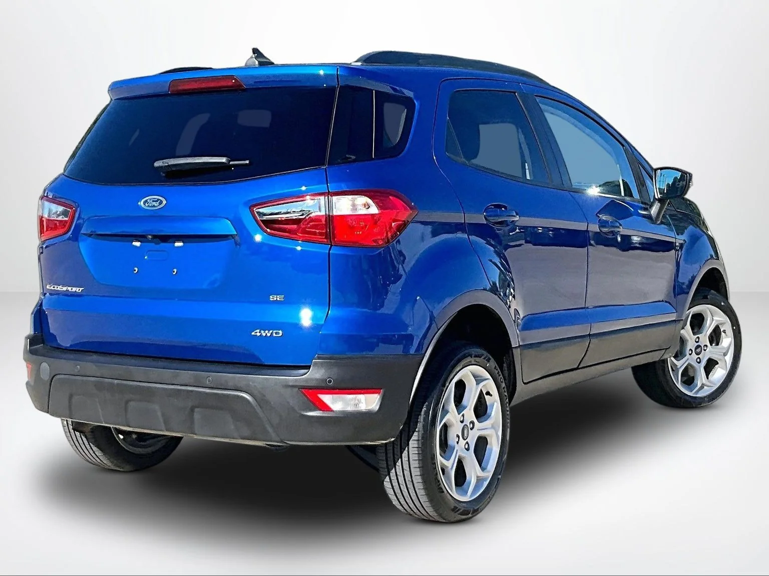 Used 2022 Blue Ford SE image 3