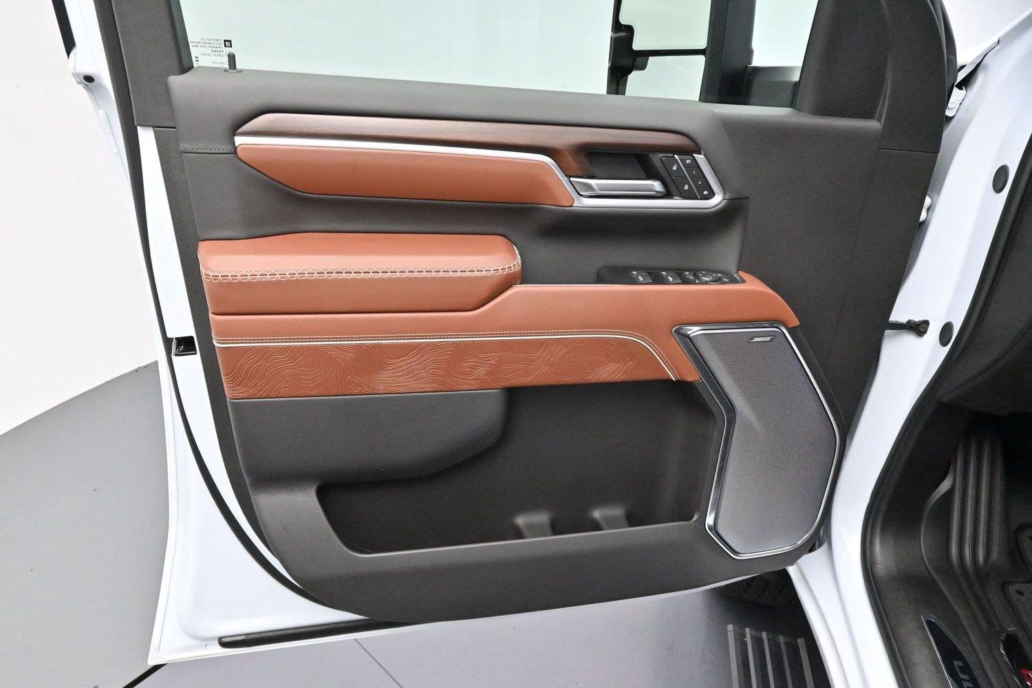 Used 2026 Glacier White Tricoat GMC Denali Ultimate image 9