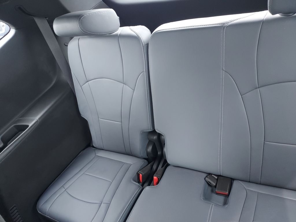 Used 2024 Red Buick Essence image 24
