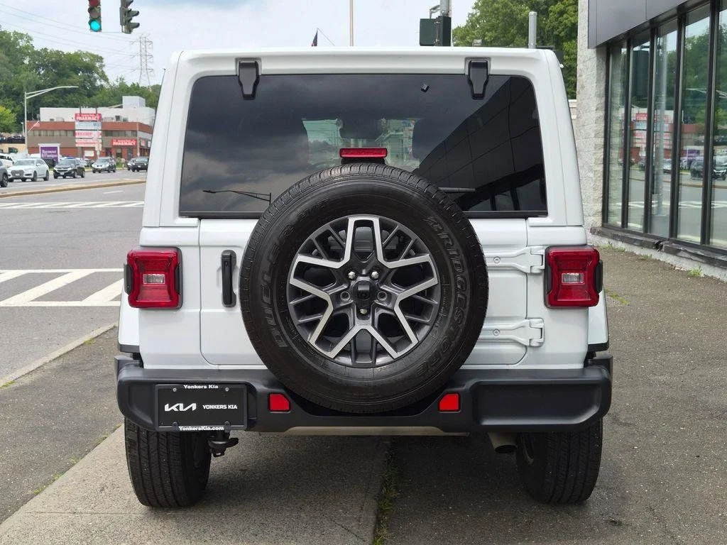 Used 2024 White Jeep Sahara image 7