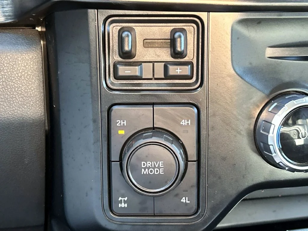 Used 2023 Gray Metallic Ford Lariat image 31