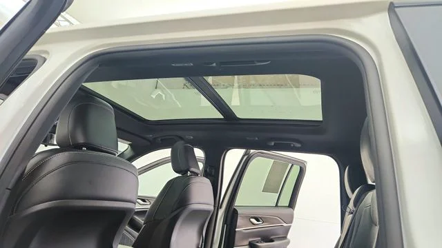 Used 2024 White Jeep Limited image 29
