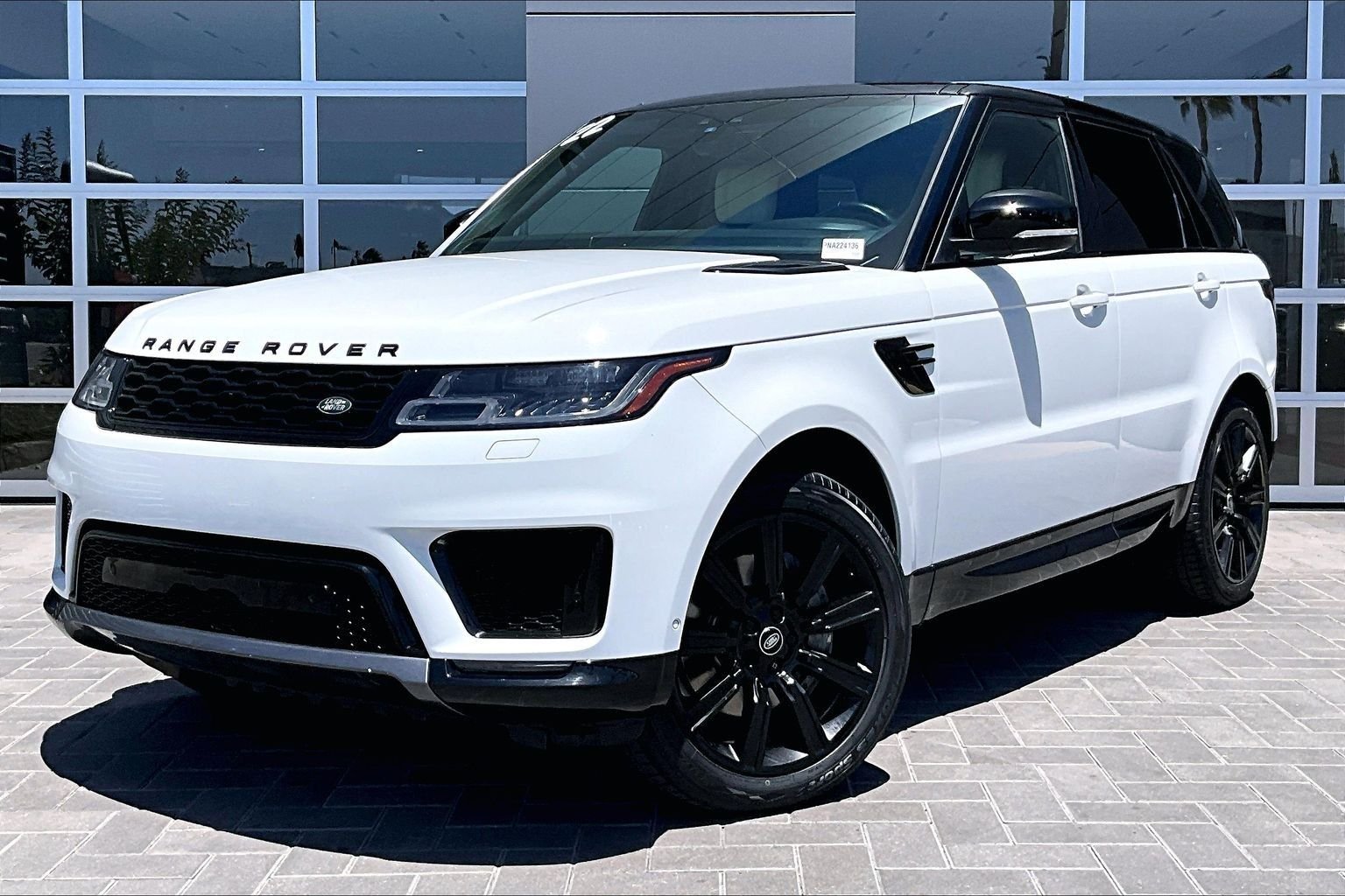 Used 2022 White Land Rover HSE Silver Edition image 1