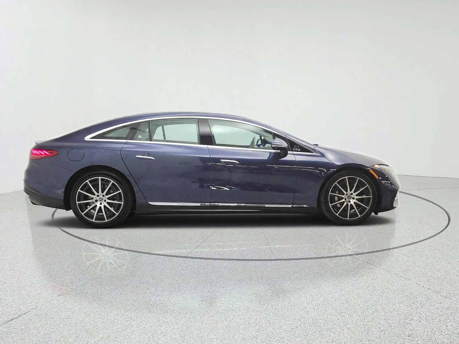 Used 2023 Twilight Blue Metallic Mercedes-Benz EQS 580 4MATIC® Sedan image 4