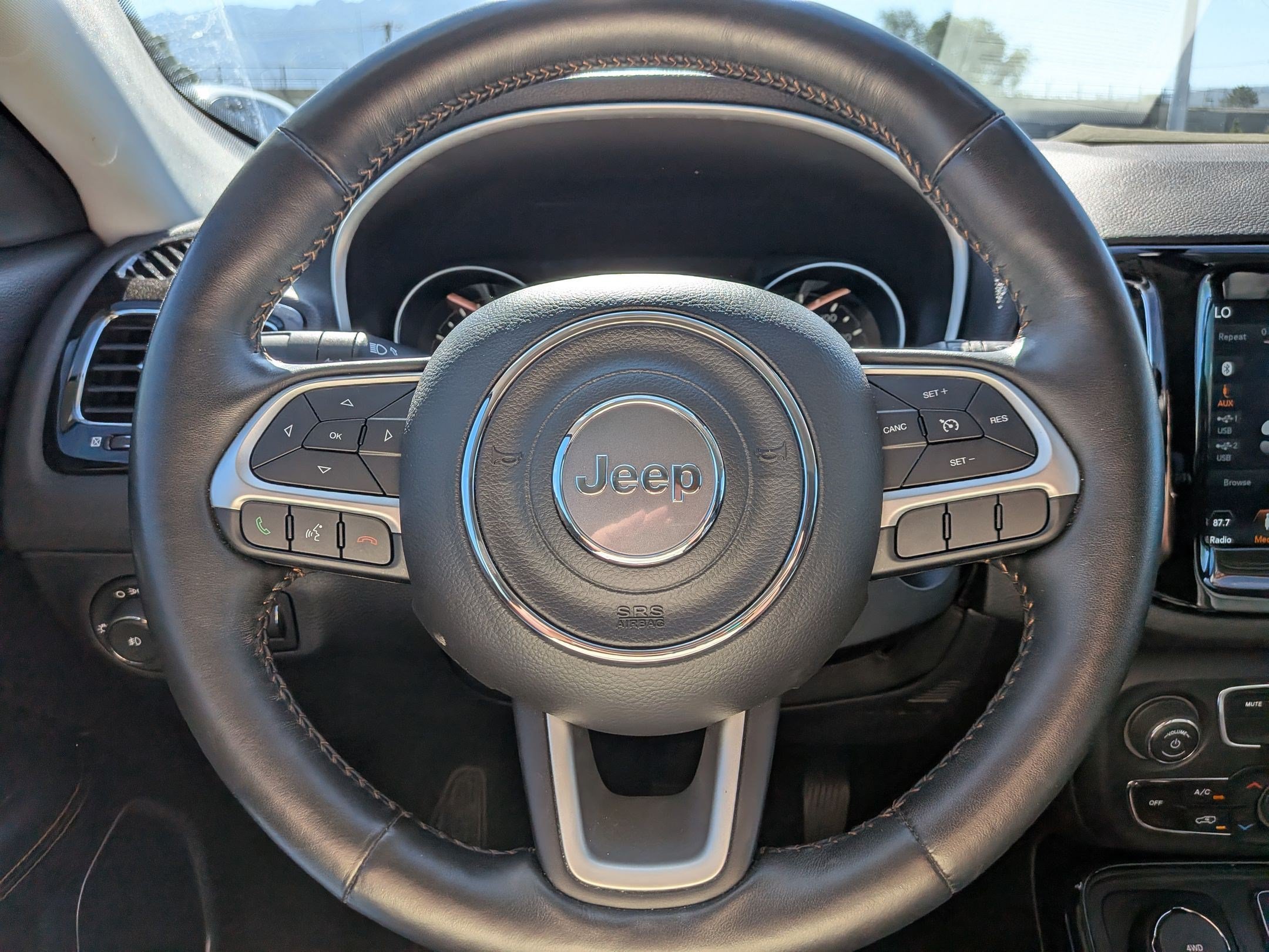 Certified Used 2019 Diamond Black Crystal Pearlcoat Jeep Limited image 15