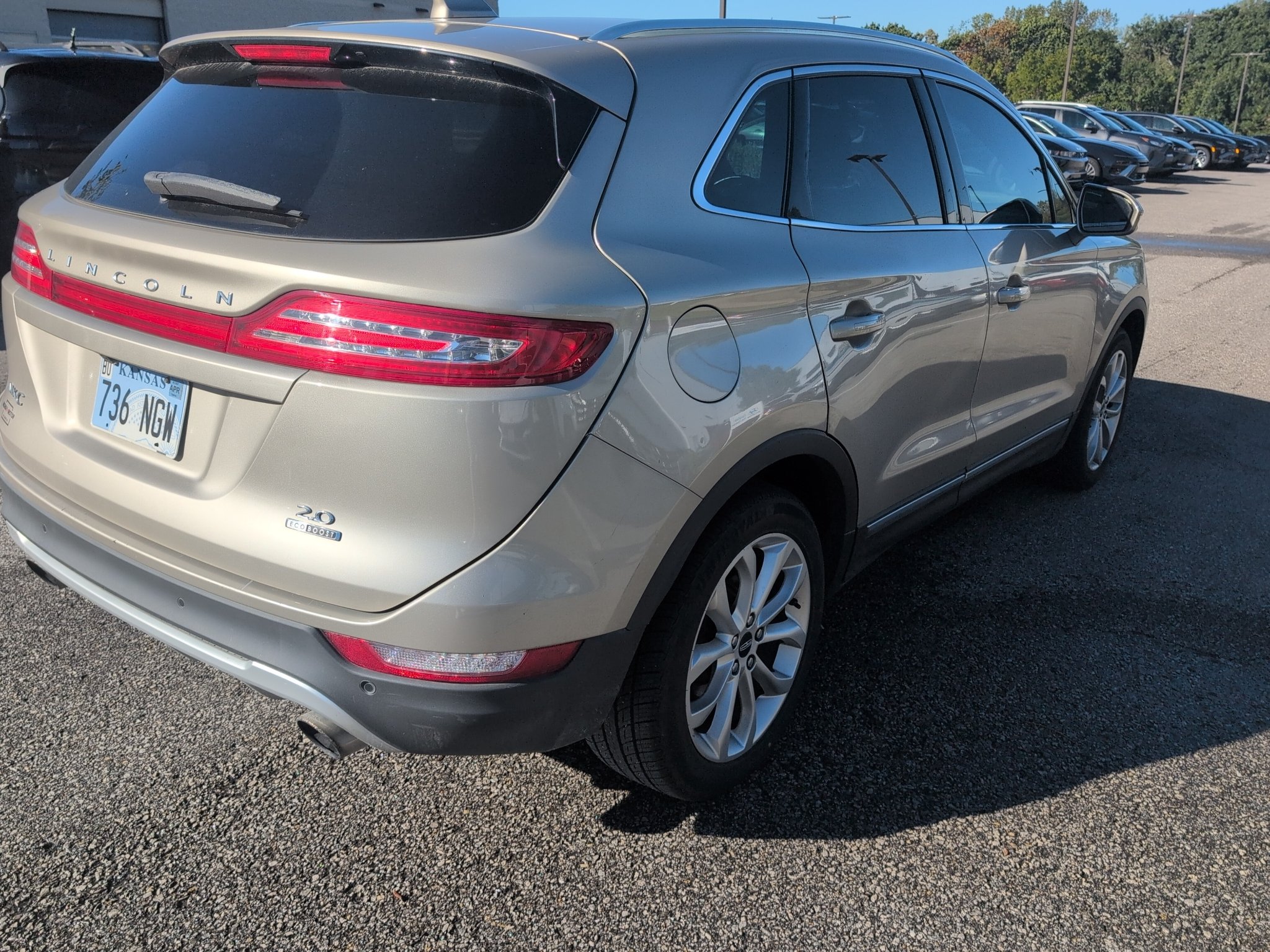 Used 2015 Champagne Lincoln Base image 9