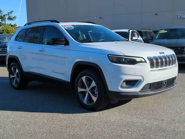 Used 2022 White Jeep Limited image 3