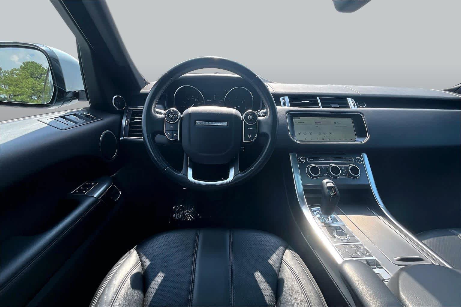 Used 2017 Fuji White Land Rover SE image 6