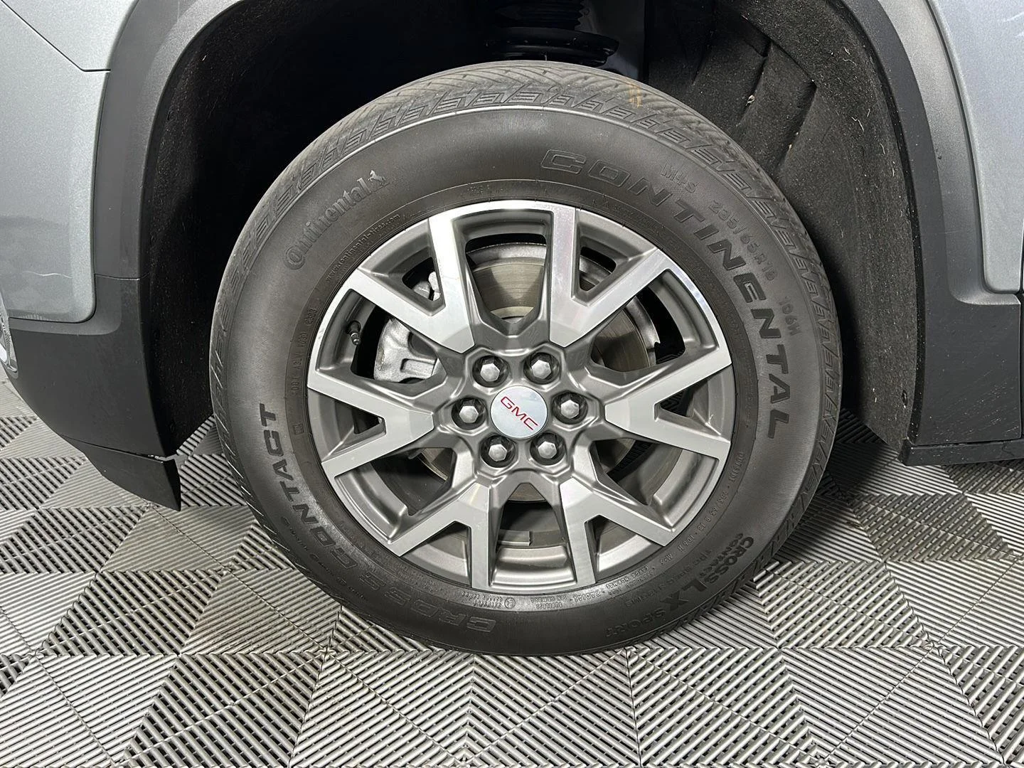 Used 2023 Sterling Metallic GMC SLE image 5