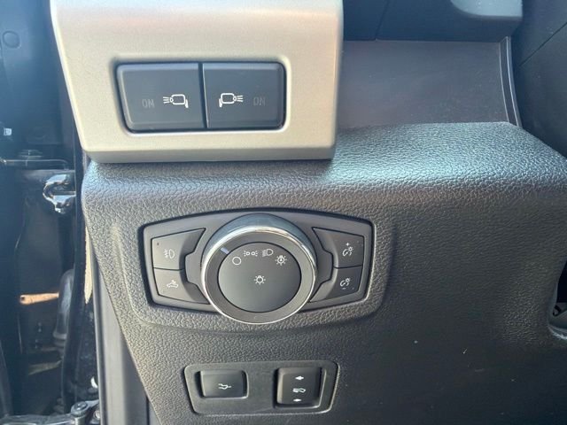 Used 2020 Black Metallic Ford Lariat image 17