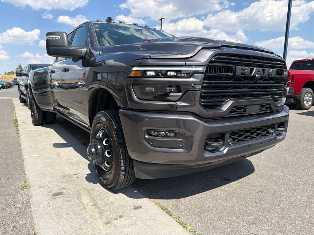 New 2026 Granite Crystal Metallic Clear-Coat Exterior Paint RAM Laramie image 57