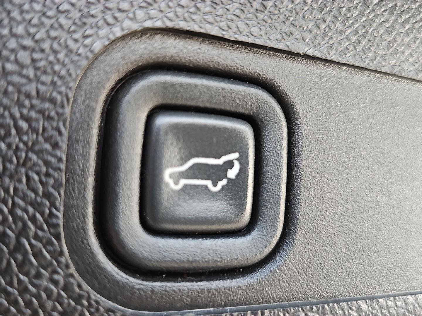 Used 2014 Onyx Black GMC Denali image 26