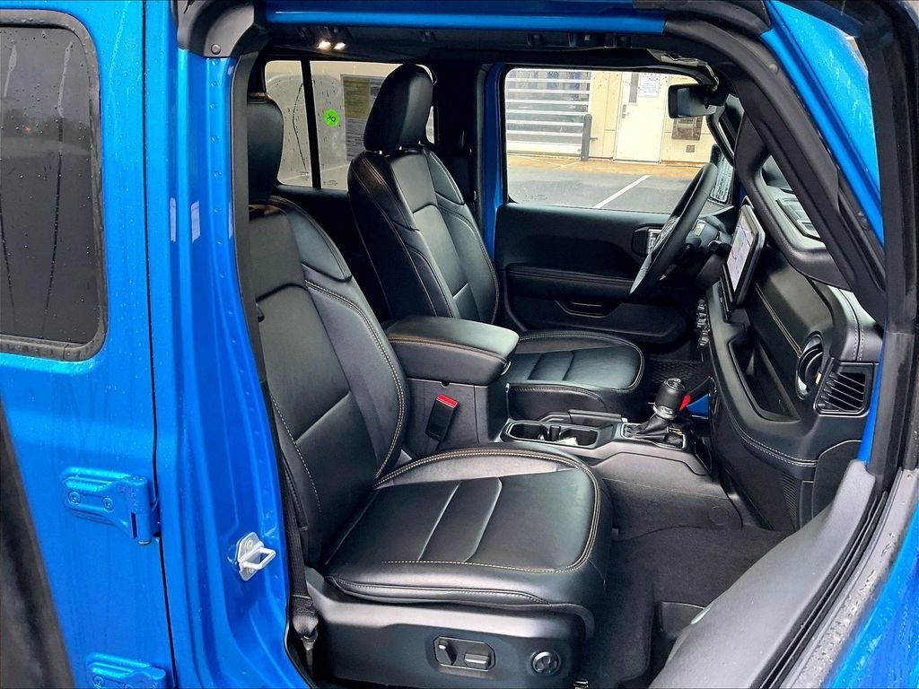 Used 2025 Hydro Blue Pearl Coat Jeep Sahara image 11