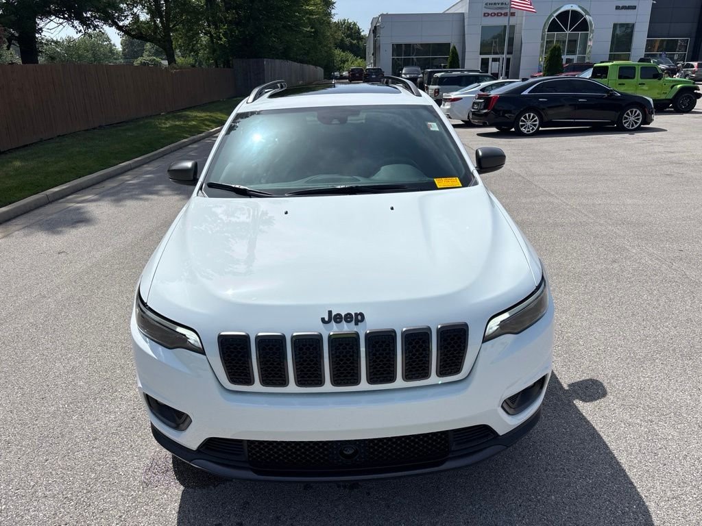 Certified Used 2021 White Jeep Latitude Lux image 8