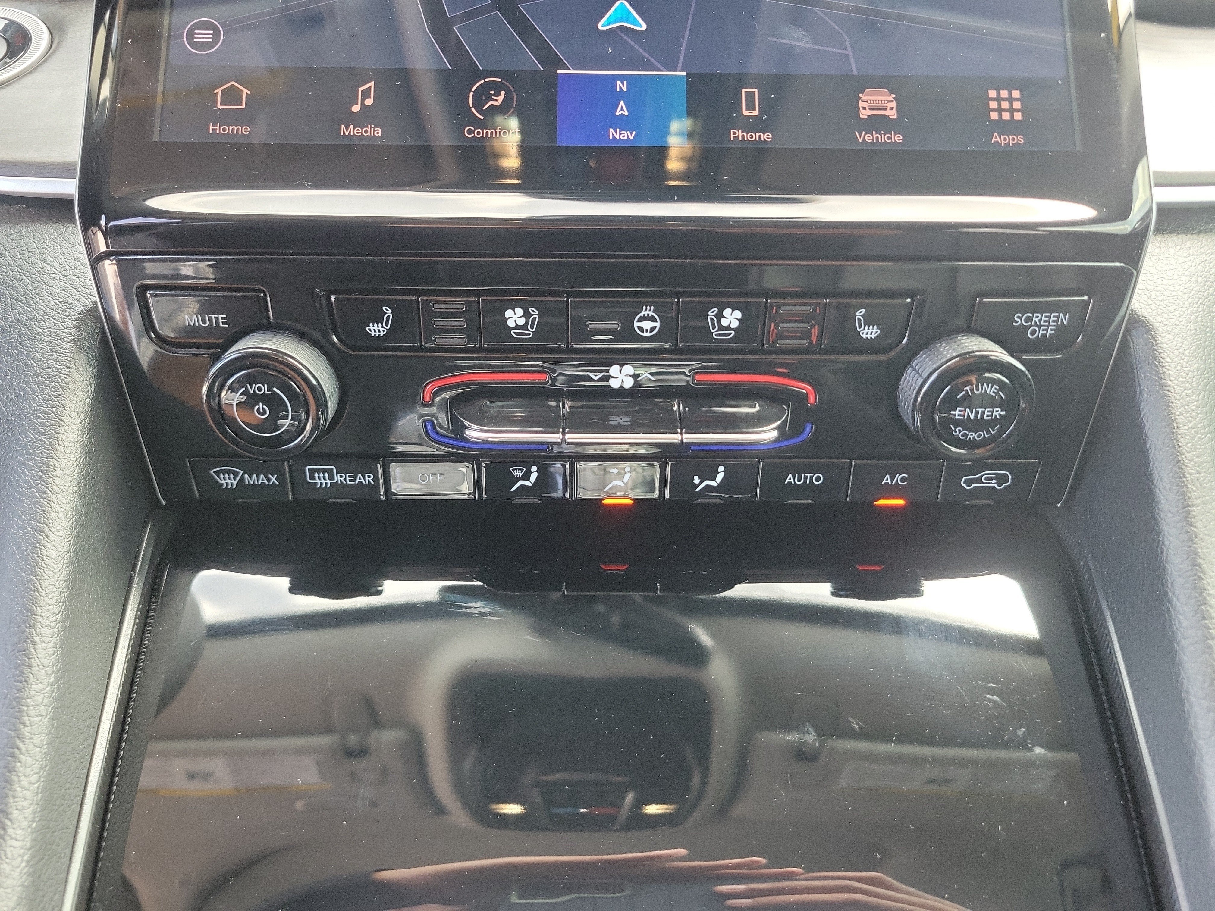 Used 2024 Diamond Black Crystal Pearlcoat Jeep Limited image 27
