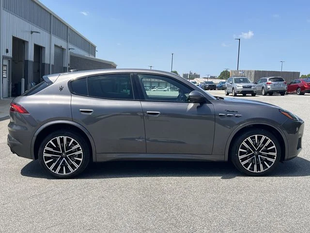 Used 2023  Maserati Modena image 14