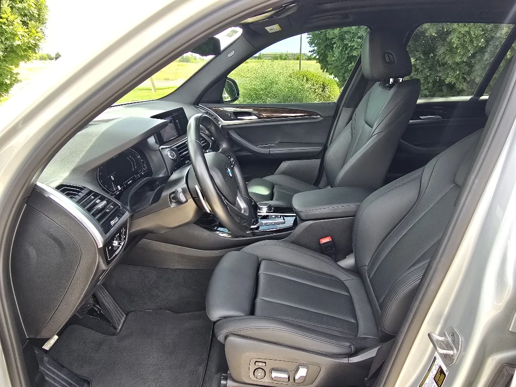 Used 2021 Glacier Silver Metallic BMW xDrive30e image 12
