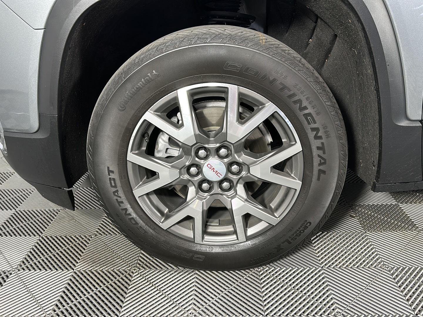 Used 2023 Sterling Metallic GMC SLE image 5