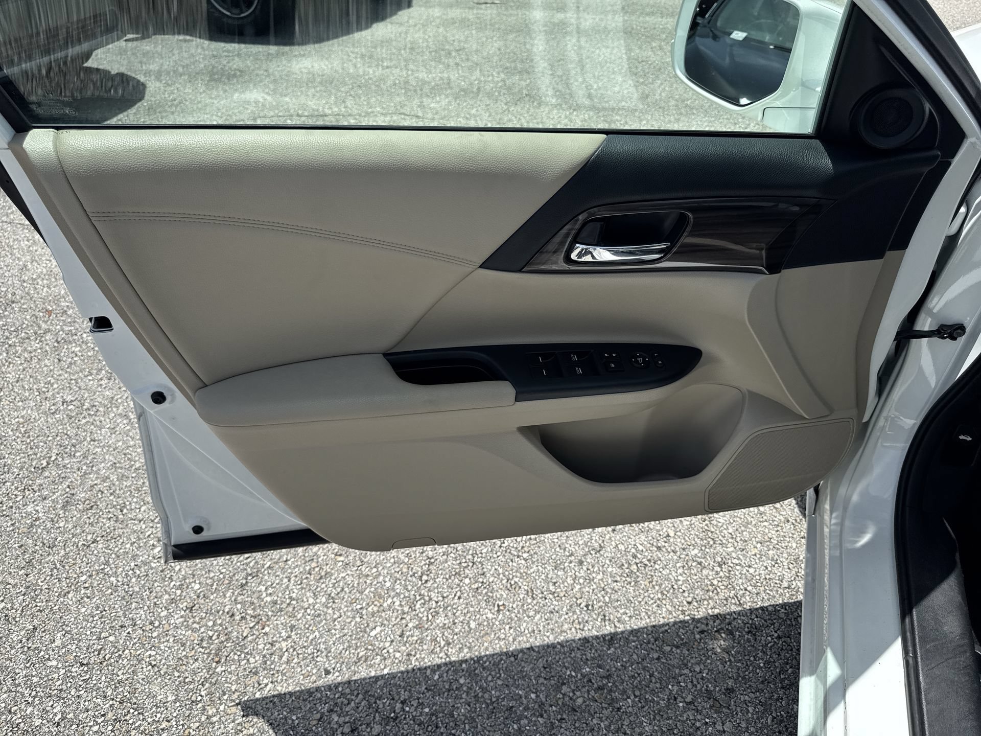 Used 2017 White Honda EX image 19