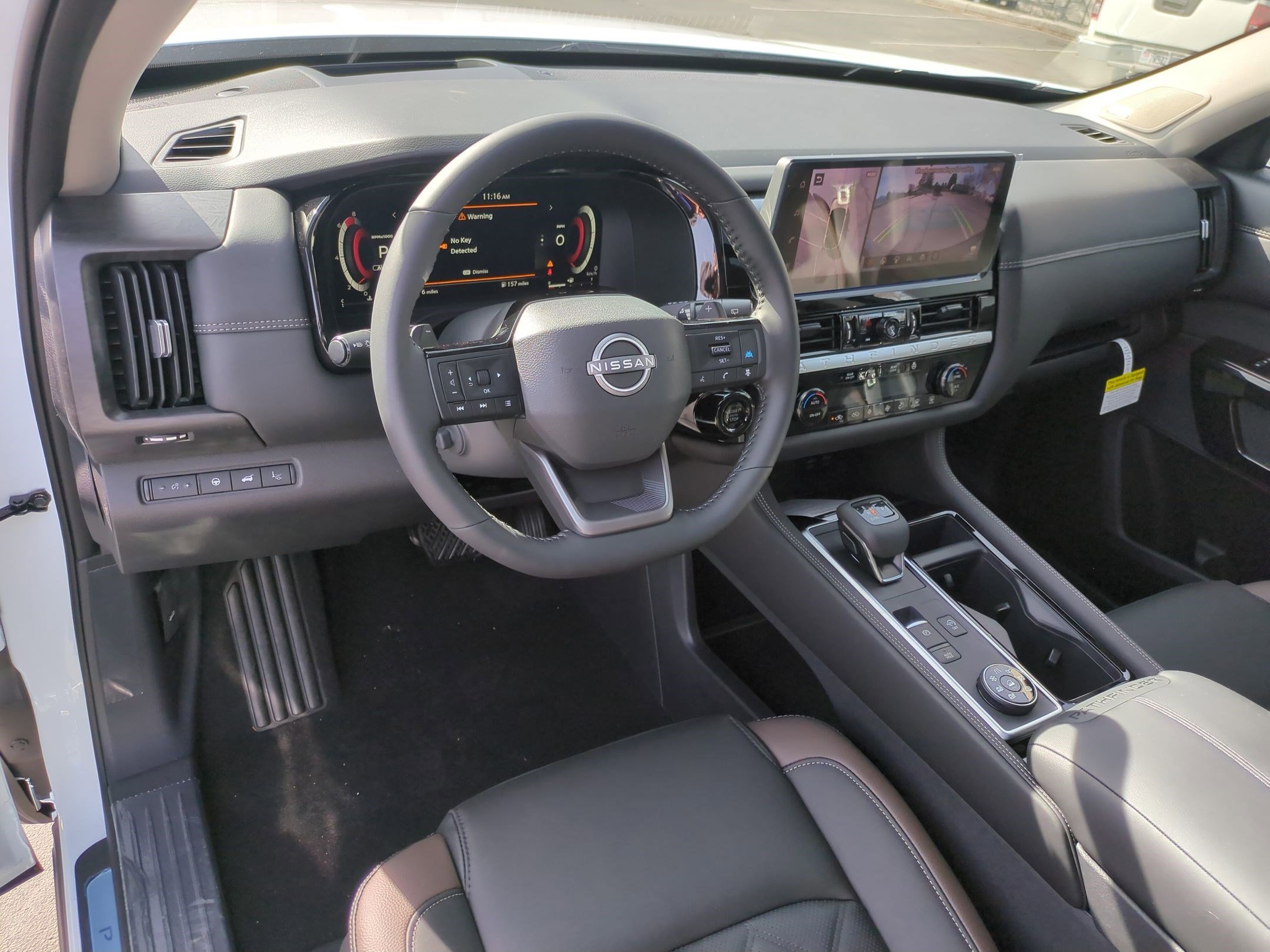 New 2026 Everest White Pearl TriCoat / Super Black Two-tone Nissan Platinum image 10