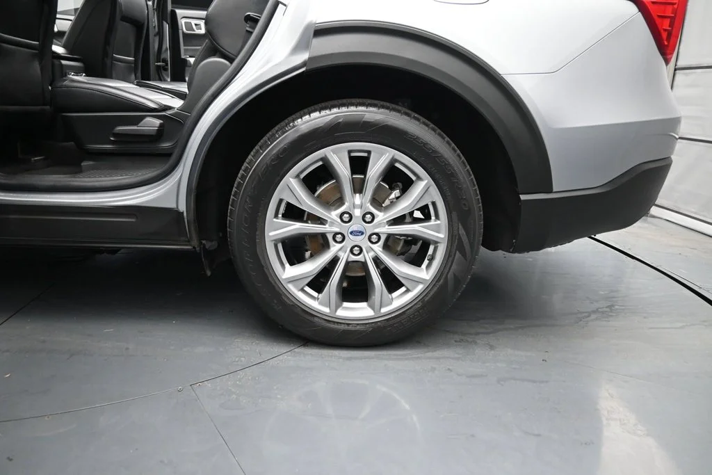 Used 2021 Silver Ford XLT image 18