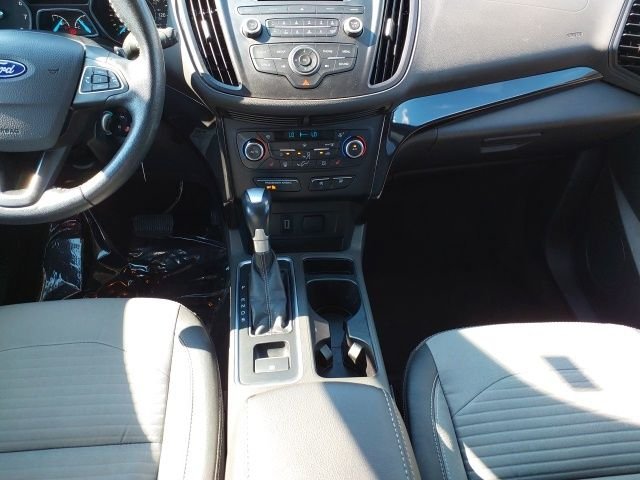 Used 2018 Red Ford SE image 10