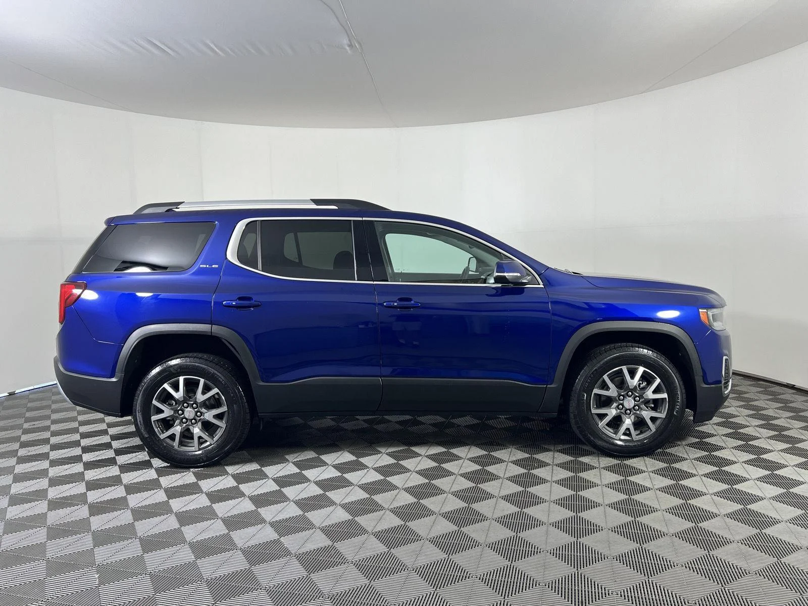 Used 2023 Ultra Blue Metallic GMC SLE image 32