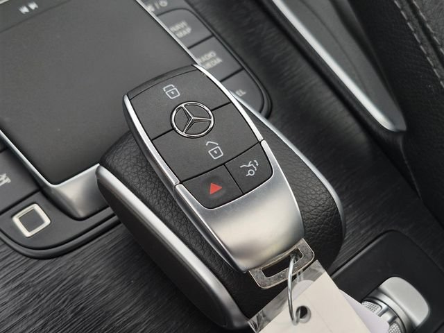 Certified Used 2025 Obsidian Black Metallic Mercedes-Benz GLS 450 image 40