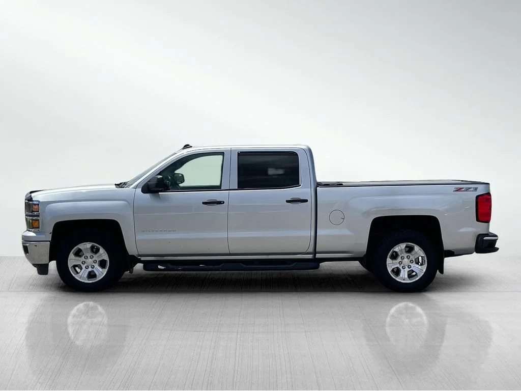 Used 2014 Silver Ice Metallic Chevrolet LT image 6