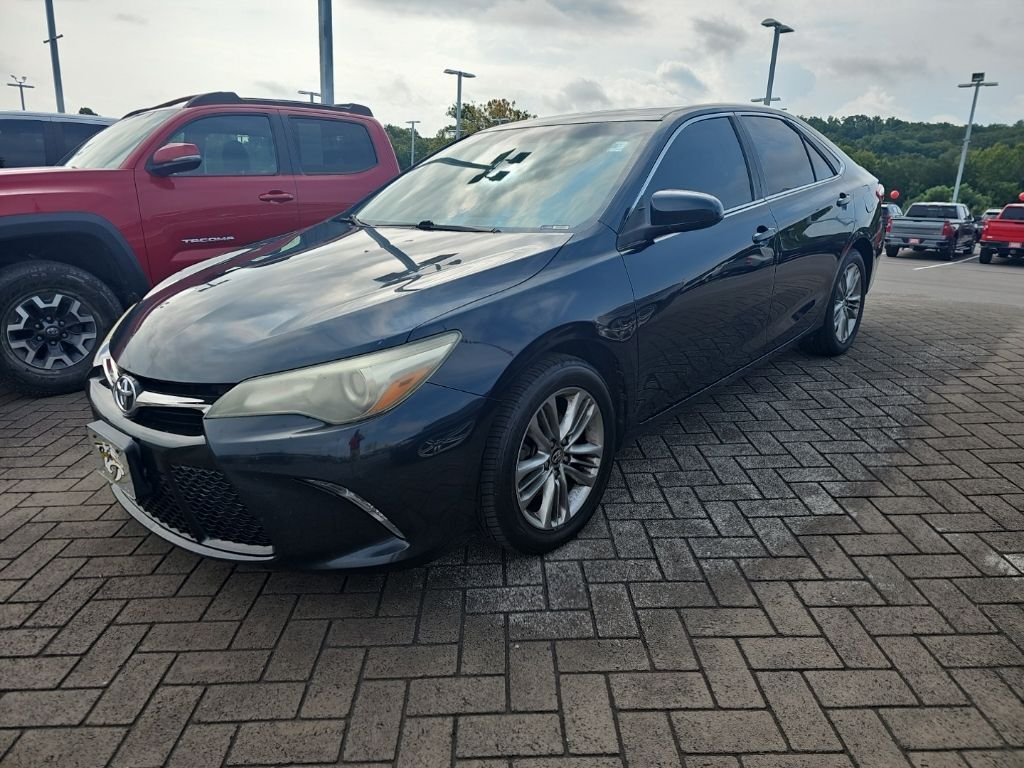 Used 2016 Gray Toyota SE image 1