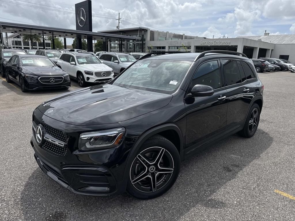 Certified Used 2025 Black Mercedes-Benz GLB 250 image 3